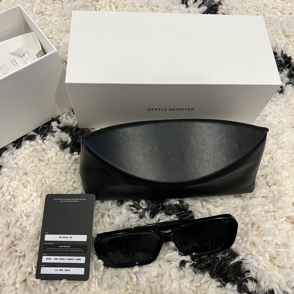 Gentle Monster Black Rectangular Sunglasses